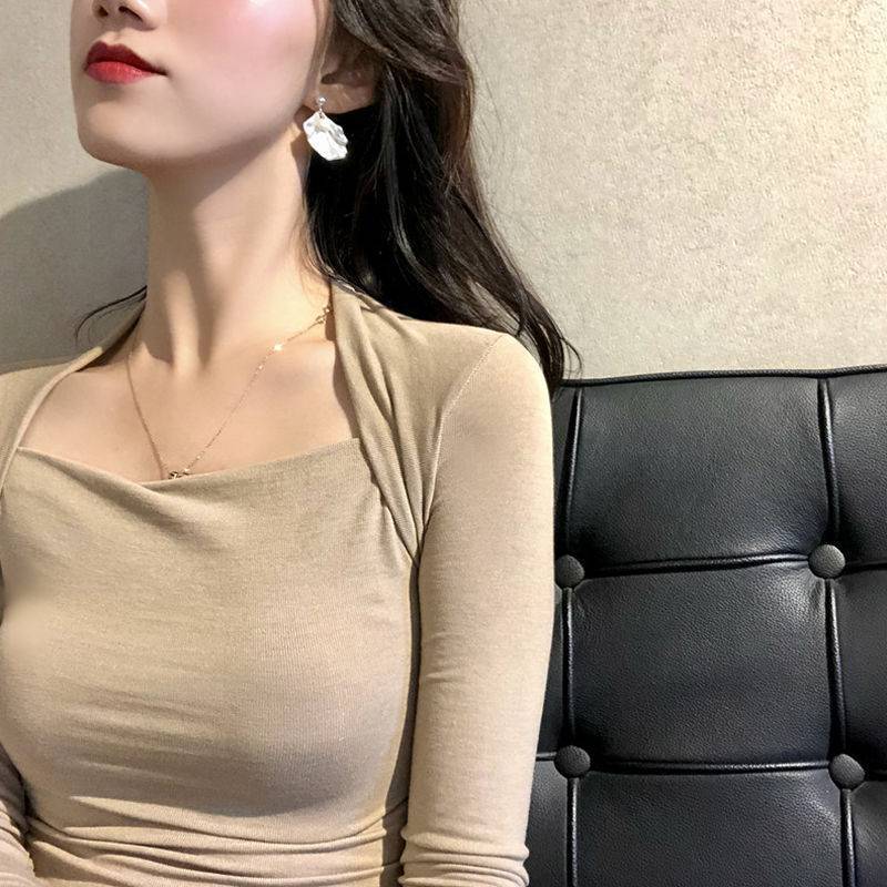 In spring and autumn and winter, take the new Korean version of women 2021 to show your thin tight bottomed shirt and top to blow up the tide of street and port