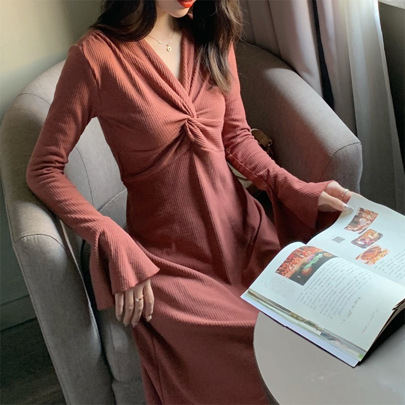 Autumn and winter 2021 new chic French retro twist pleated Ruffle sleeve dress slim fitting long sleeve bottomed skirt