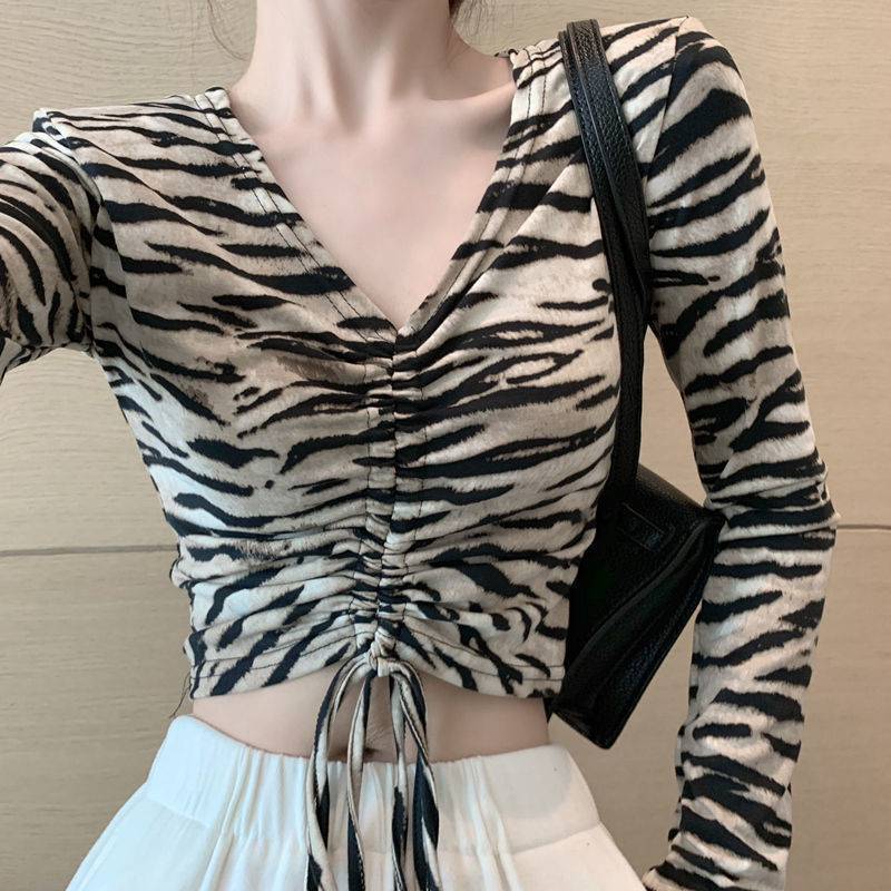 Spring, autumn and winter retro short thickened fleece V-Neck long sleeve shirt 2021 new slim fitting belly button showing thin bottomed shirt