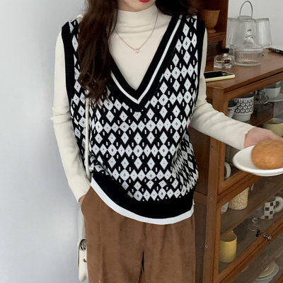 Vest female autumn new Korean knitted vest student versatile sleeveless top V-neck contrast color vest fashion
