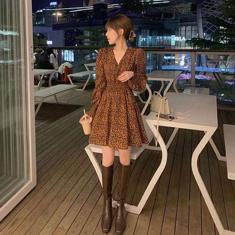 Broken flower Jumpsuit spring and autumn and winter new Korean version design sense, retro, slim, long sleeve bottomed V-neck skirt