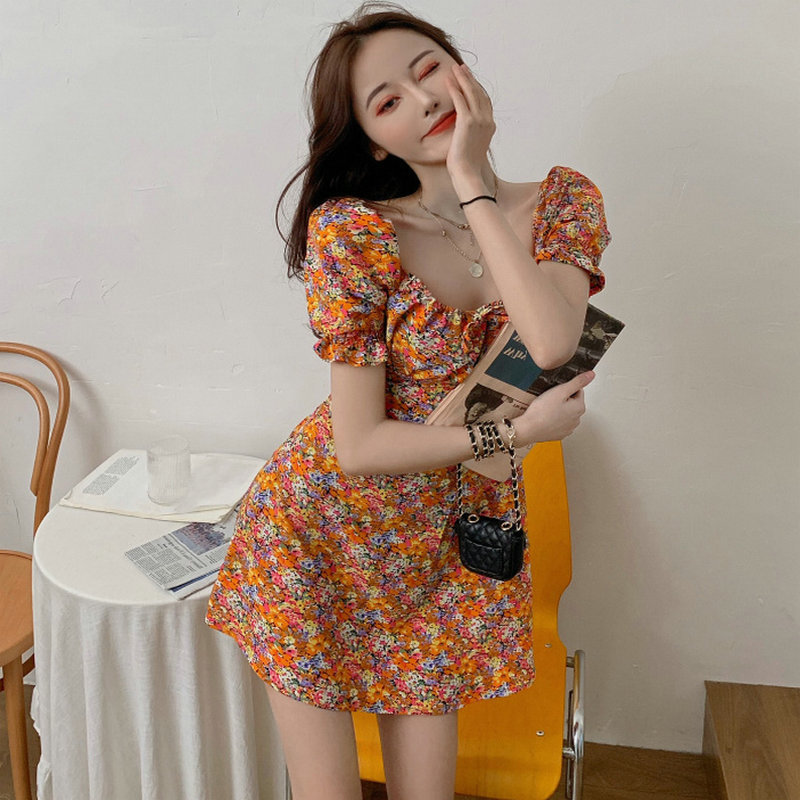 Square neck floral dress female spring 2021 new waist closing slim sister short skirt bubble sleeve French fairy skirt