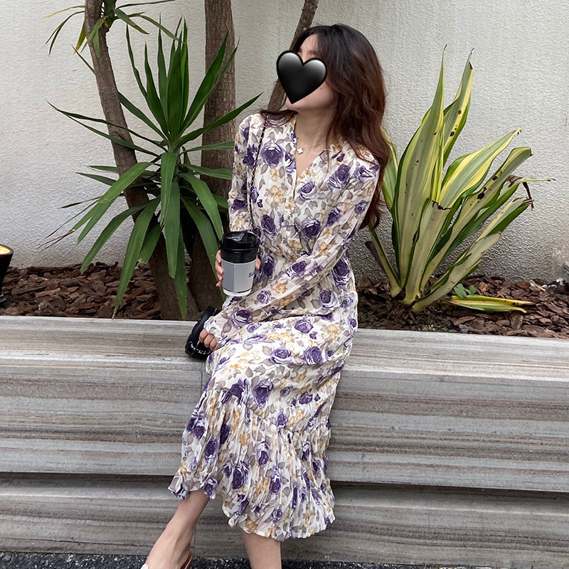 A-line skirt retro fresh wind floral skirt 2021 spring and autumn V-neck high waist close waist slim dress women's dress