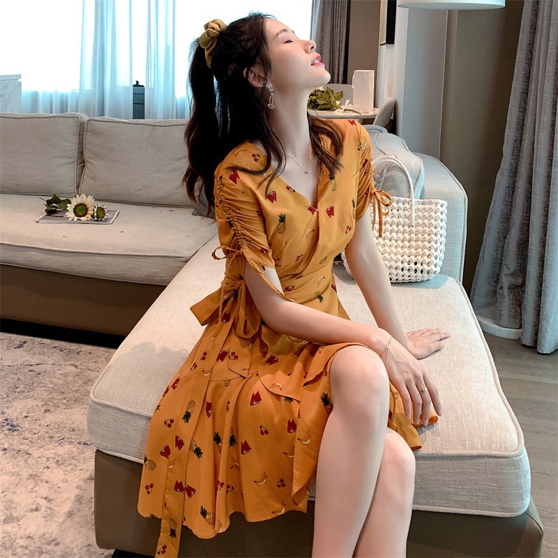 French holiday style yellow dress summer 2021 new short short V-neck short sleeve floral skirt women