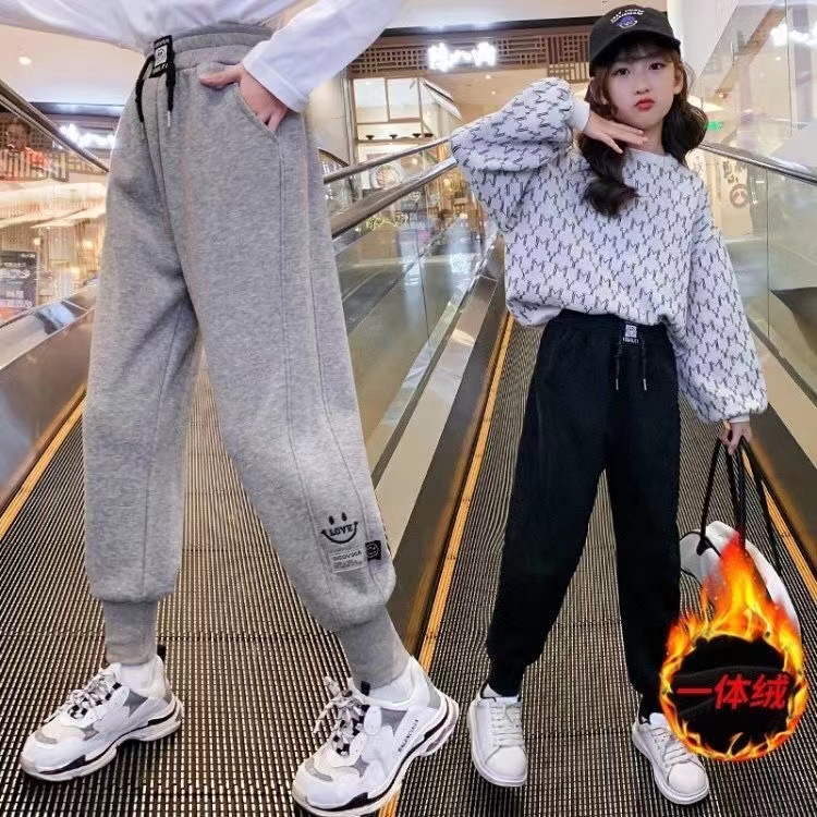 Girls' Plush thickened pants for autumn and winter sports pants, middle school children's 2021 new all-in-one Plush foot guard pants trend