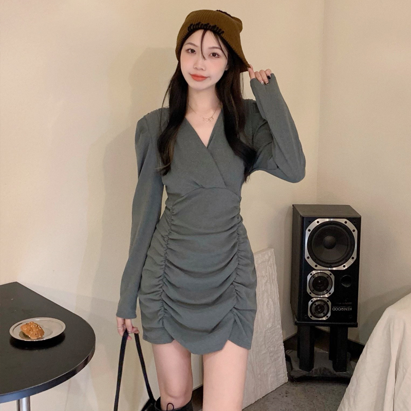 Large long sleeve dress women's autumn and winter 2021 new fat mm slim waist with black V-neck and bottom skirt