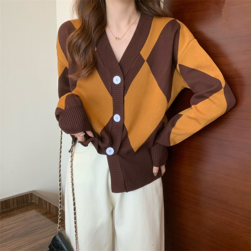 Lingge sweater women's autumn winter short top 2022 new design sense small V-neck knitted cardigan coat