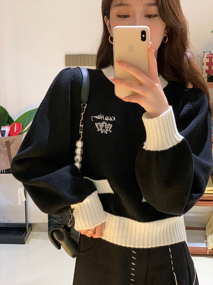 Spring and autumn 2022 new style temperament round neck short style contrast color thin versatile sweater women