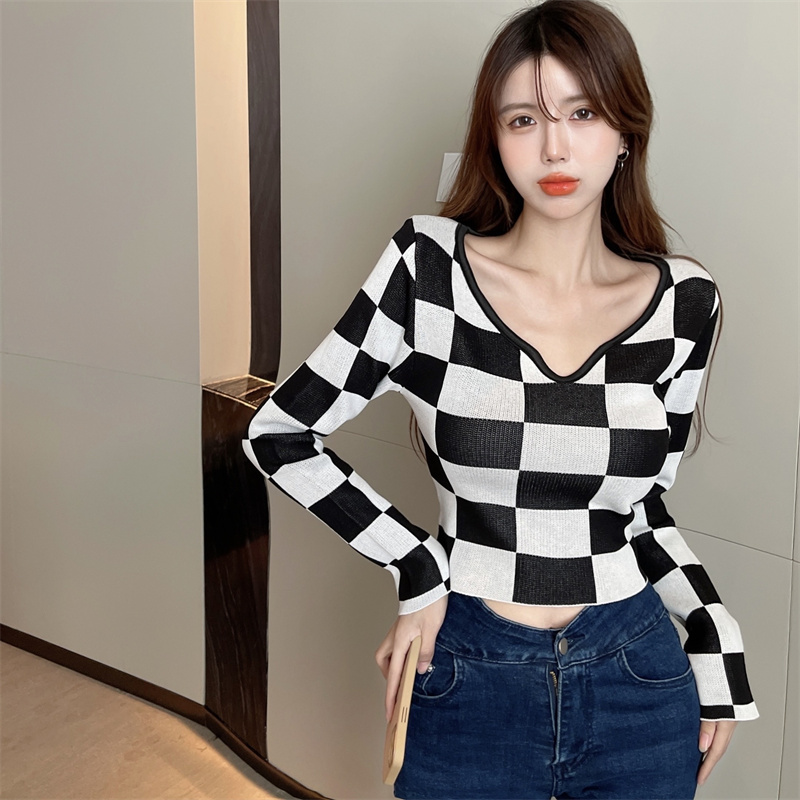 Chessboard sweater women's European goods autumn and winter new design sense of minority foreign style square neck top with knitted bottomed shirt inside
