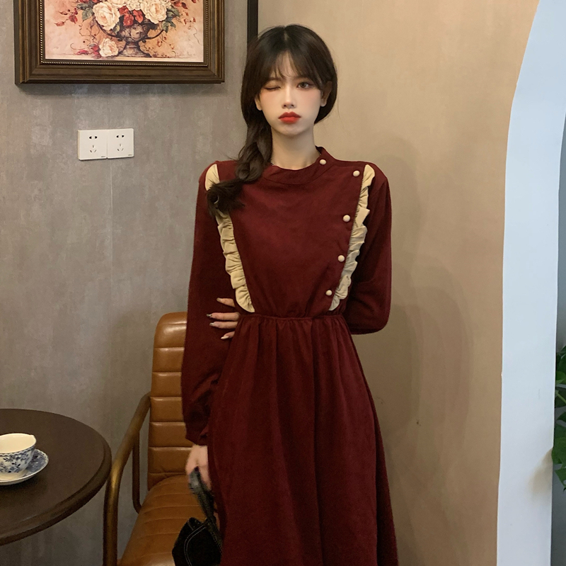 Large women's dress 200kg can wear French retro dress. Women's waist is thin in autumn and winter. Design skirt