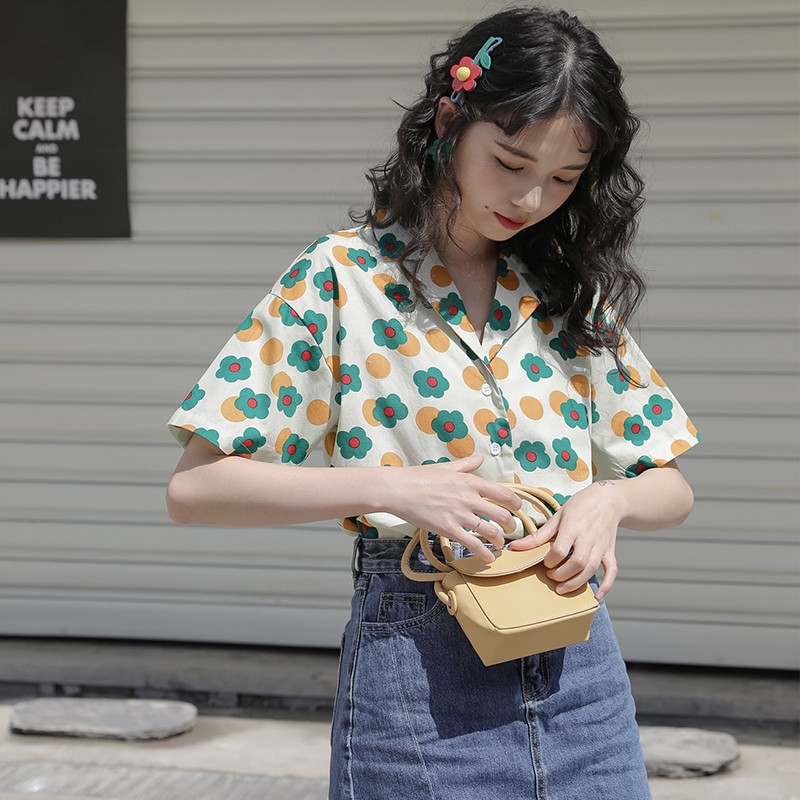 French Chic small fresh sweet top summer Daisy floral short sleeve shirt female design sense of minority retro Hong Kong flavor