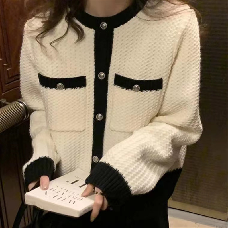 Early autumn gentle wear with small fragrant wind sweater jacket women's short knit sweater cardigan design sense niche outerwear top