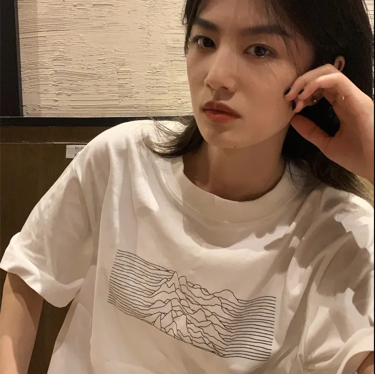 Art wave print short-sleeved 2023 summer new simple commuter cotton T-shirt with high sense