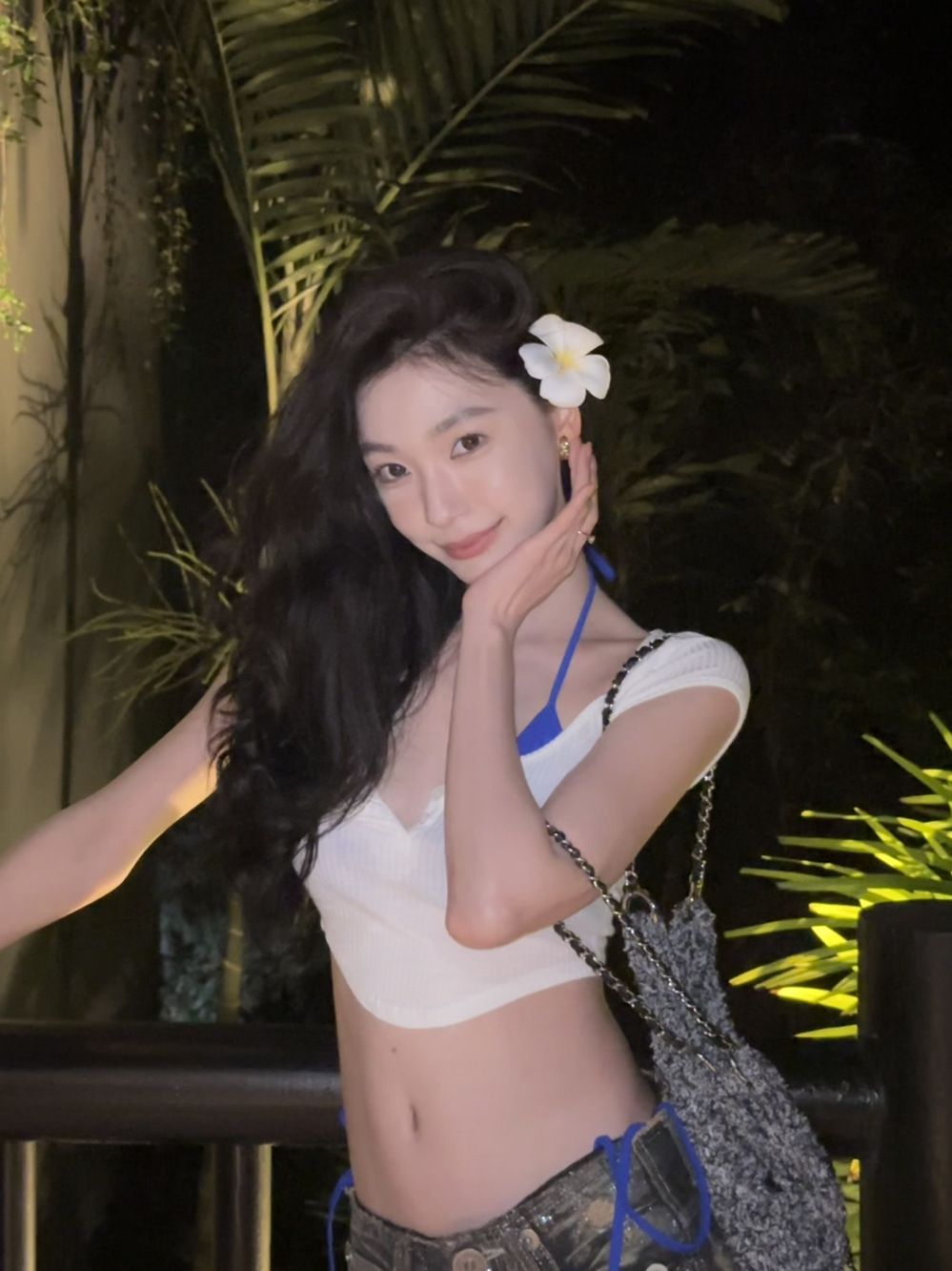 Yi Mengling's same style hot girl white square collar short T-shirt female summer pure desire wind slim sexy irregular top