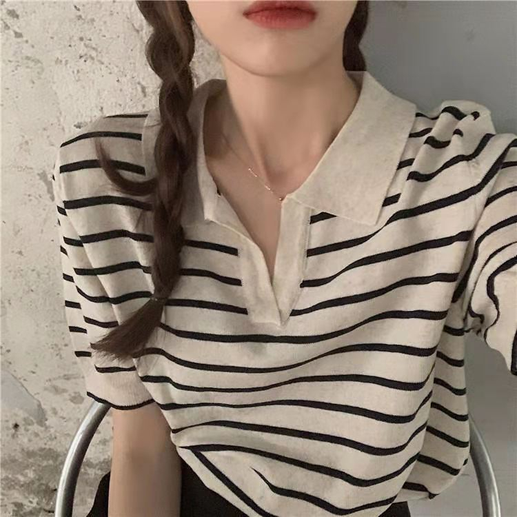 Net red hot girl short top summer new Korean design sense niche black short-sleeved knitted T-shirt female