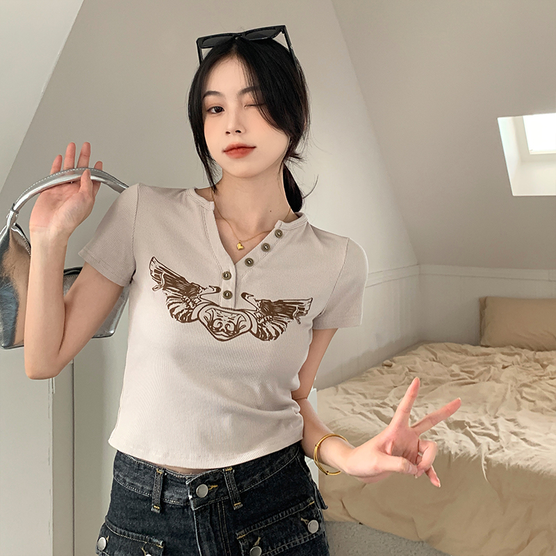 Ice silk thread has been shipped Rib summer American hot girl v-neck self-cultivation design sense niche short