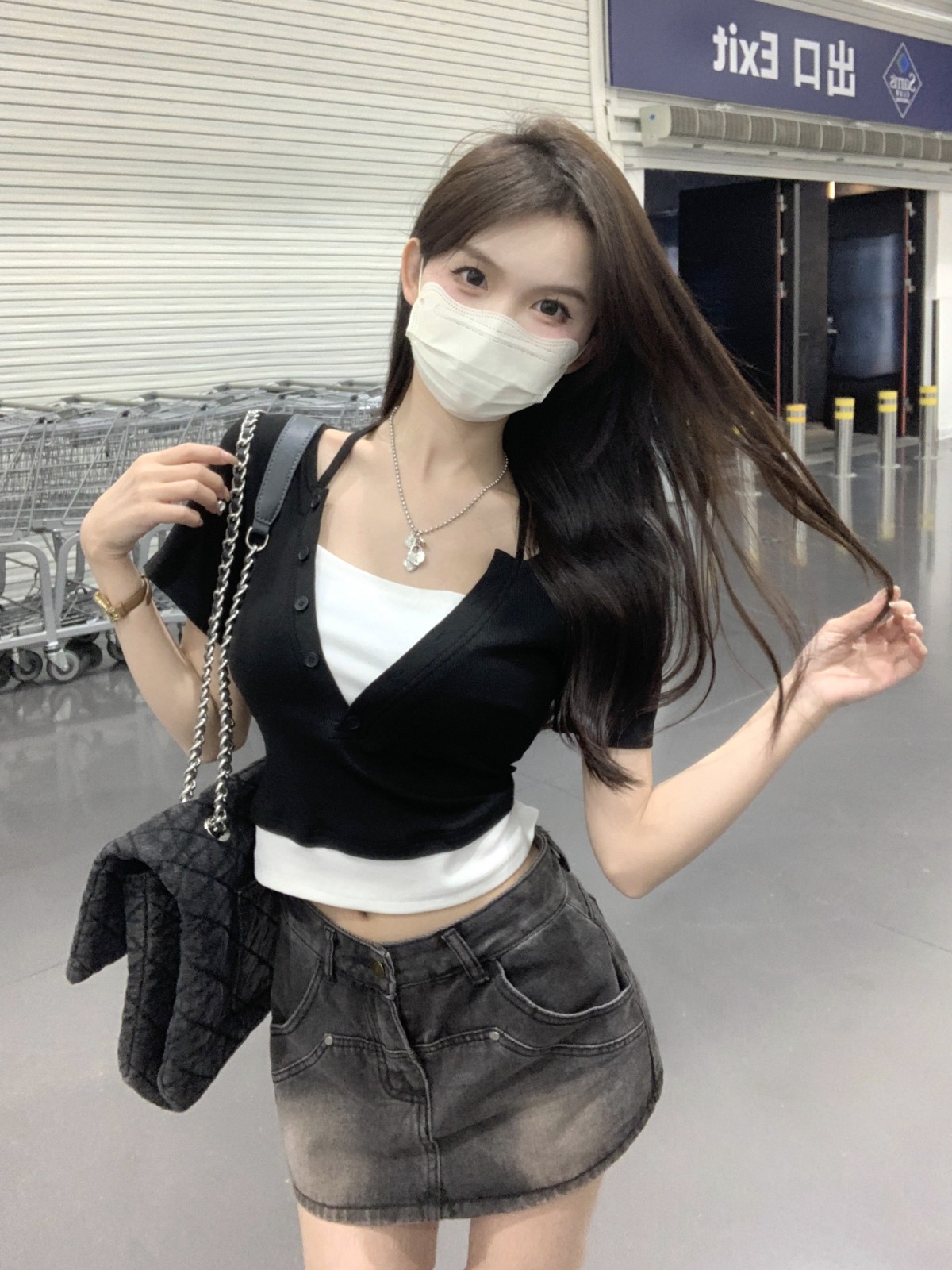 Korean v-neck short-sleeved t-shirt women's summer hanging neck black fake two-piece design sense of self-cultivation and thin T-shirt short top