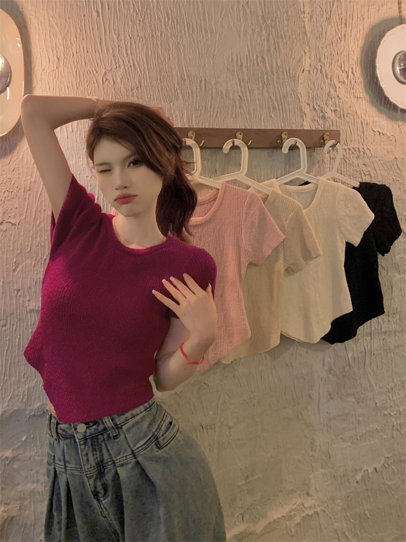 Short-sleeved knitted sweater women's summer new design sense niche irregular short top slim fit hot girl T-shirt