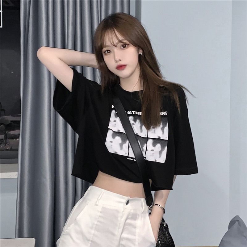 Sweet hot girl short-sleeved T-shirt women's clothing summer 2023 new design sense niche exposed navel short top clothes tide