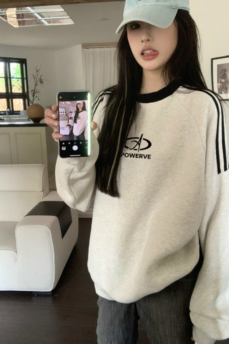 The back collar is non-pilling and equipped with cotton screw thread. Imitation cotton Chinese cotton composite 310g thin sweatshirt for women with round neck printing.
