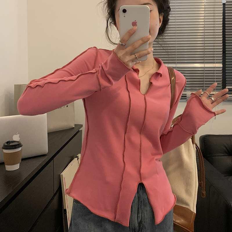 [Original quality] Hot girl with design sense, small slit, slim outer seam, small V-neck T-shirt, white short-sleeved top
