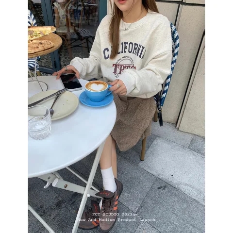 Women's autumn and winter round neck sweatshirt long sleeve top