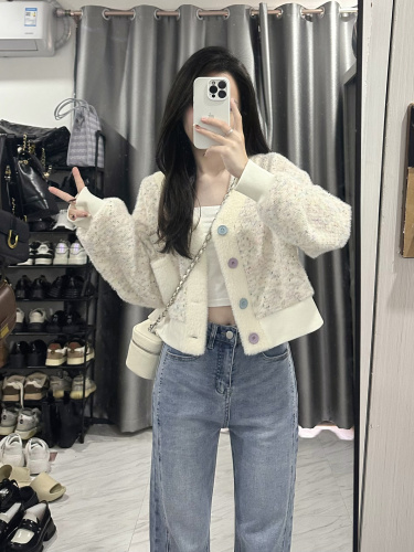 V-neck short sweater jacket for women spring 2023 new design sweet age-reducing temperament long-sleeved knitted cardigan