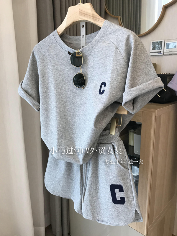 Embroidered fashionable casual sports suit for women 2024 students Korean style loose short-sleeved shorts two-piece set