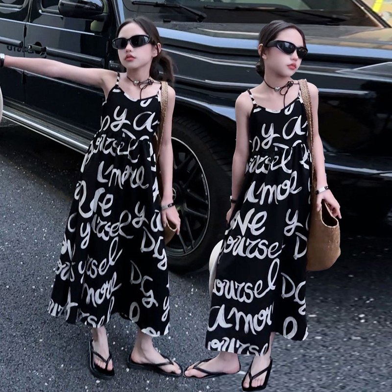 女童夏季連衣裙2024新款兒童洋氣時尚沙灘裙女大童炸街字母吊帶裙